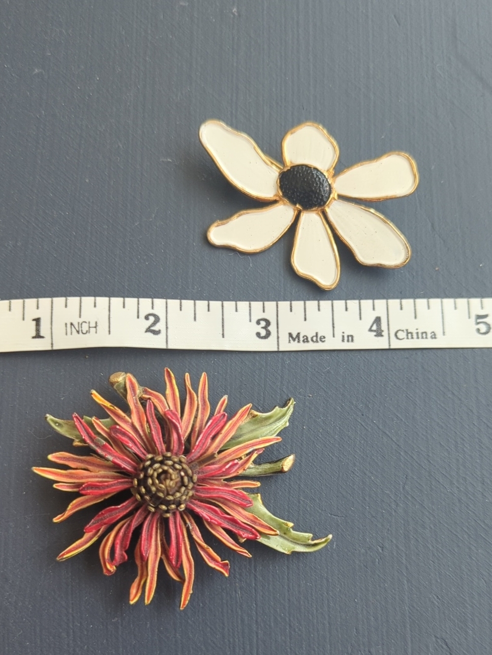 Large Vintage Floral Enamel Pins - Picture 5 of 5